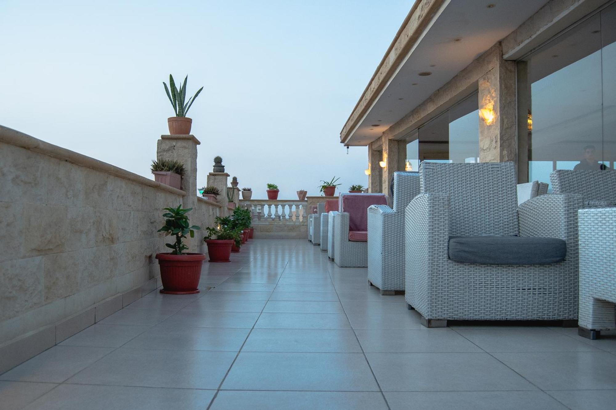 Pyramids Tower Inn Nazlet el-Sisi Exterior photo